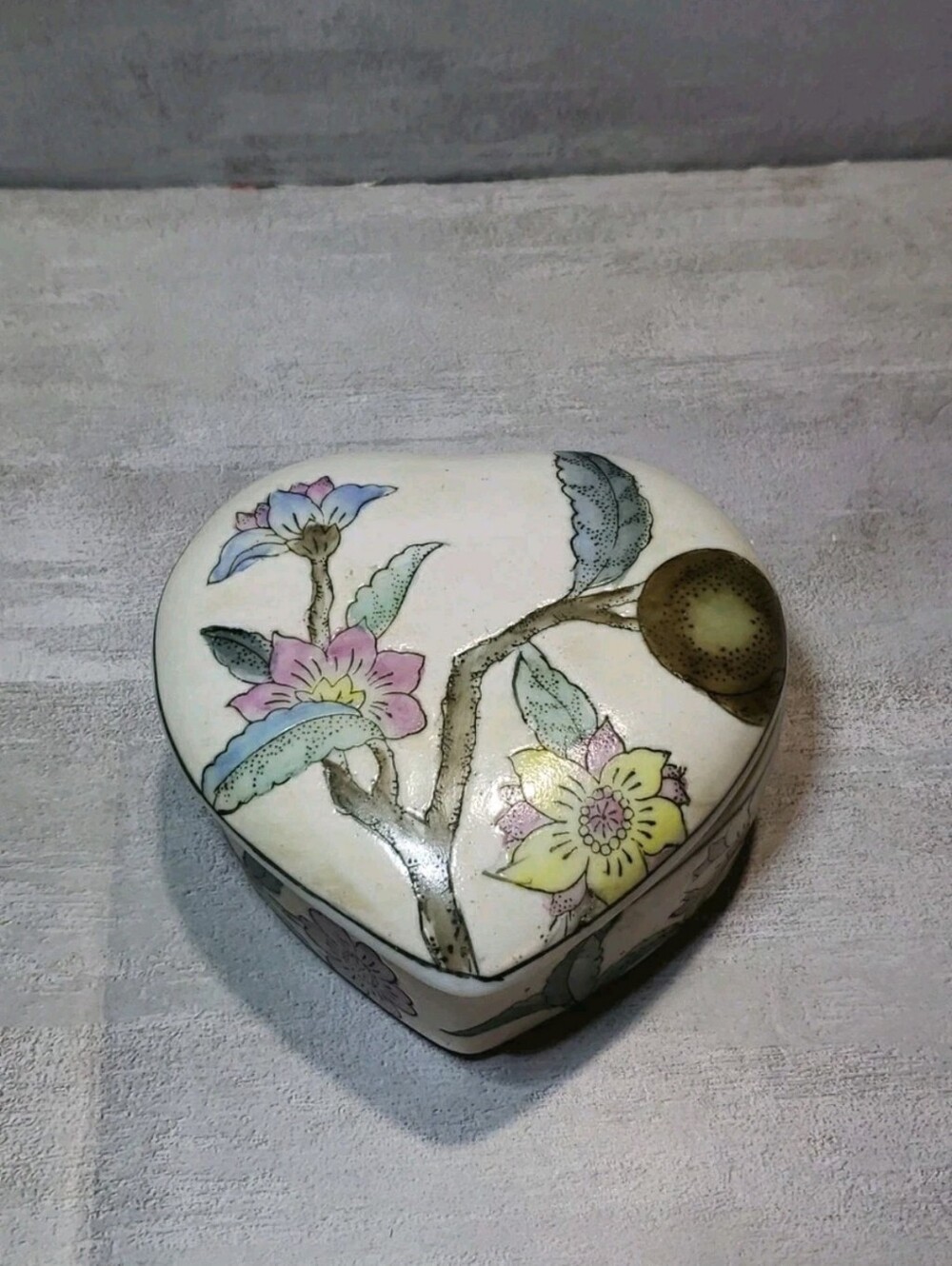 Vtg WBI Floral Porcelain Heart Shaped Lidded Trinket Box Jewlery
